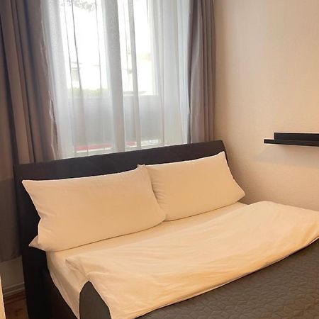 Ferienwohnung Im Stadtzentrum Von Bernau - Schoene Ferienwohnung Mit 1 1/2 Zimmern, Bad, Spuelmaschine, Waschmaschine, Komplette Kueche, Wlan Bernau bei Berlin Εξωτερικό φωτογραφία